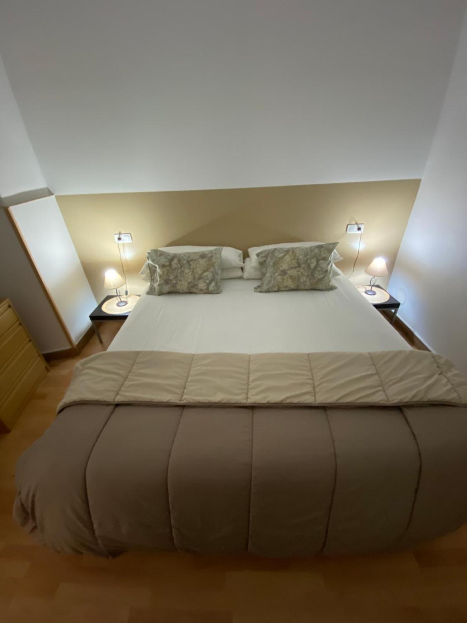 Apartamentos กาเซเรส ภายนอก รูปภาพ